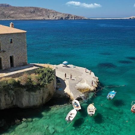 Cozy Cliff Tower W/ Breathtaking Sea Views Villa Agios Georgios Minas Екстериор снимка