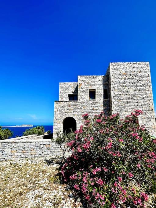 Cozy Cliff Tower W/ Breathtaking Sea Views Villa Agios Georgios Minas Екстериор снимка